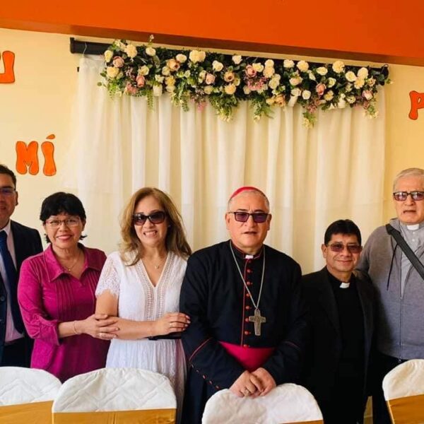 Con Monsenor Luis Alberto obispo de la diocesis del Callao 600x600