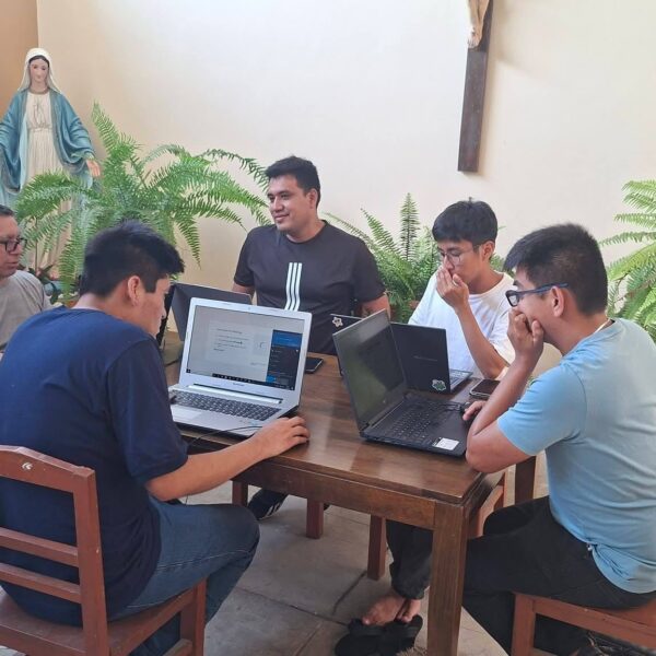 TRABAJANDO MISIONEROS ALFONSIANOS 600x600