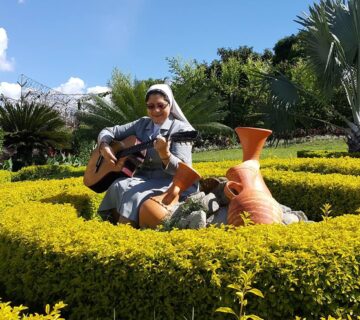 ANA MARIA JULIA PALOMINO CORZO VALIENTES TV 360x320